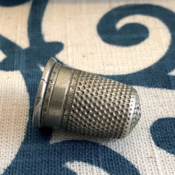 Antique Victorian Women’s Sew Sewing Quilt Thimble Sterling 925 Honeycomb 9 Long - Picture 4 of 5